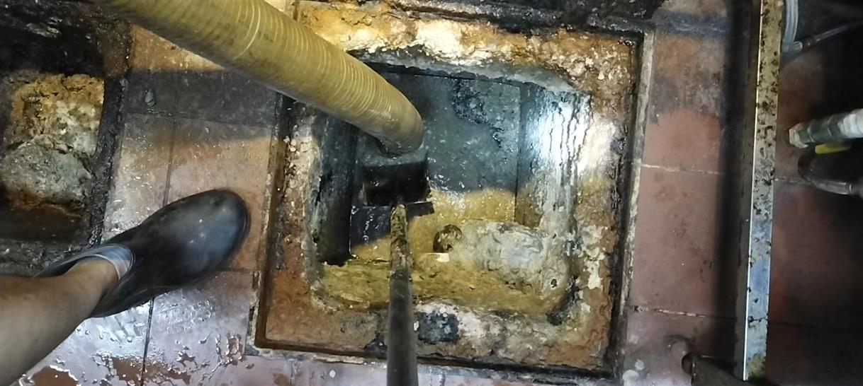 新巴尔虎左化油池清理-污水池清掏