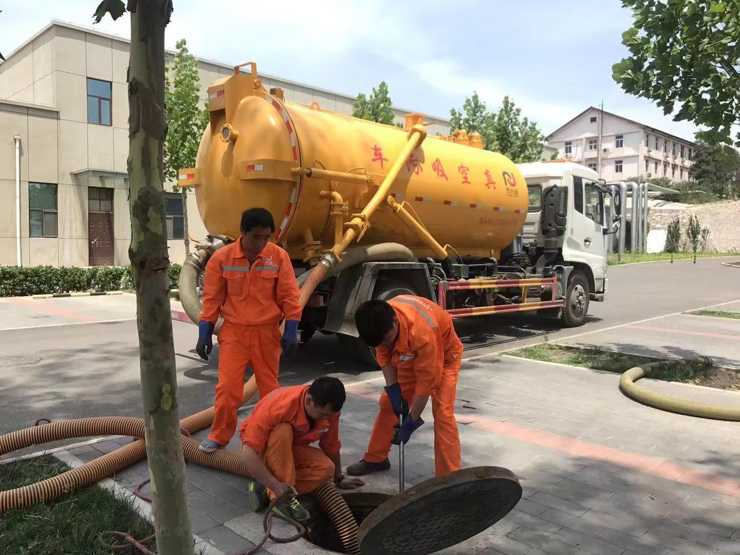 新巴尔虎左化粪池清理与5-8吨吸粪车施工效率分析